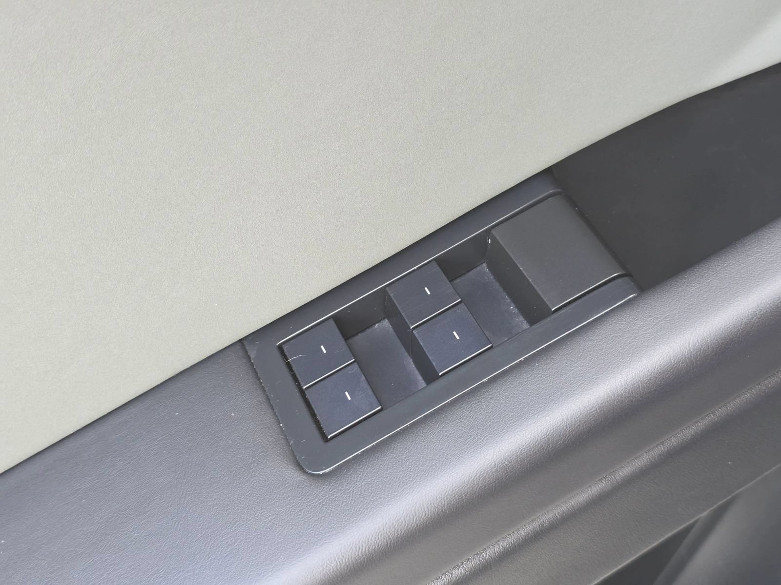 Used 2025 Tesla Cybertruck AWD Crew Cab image 24