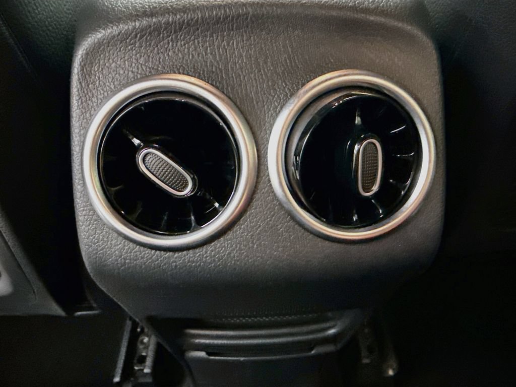 Used 2022 Mercedes-Benz GLB 35 AMG 4MATIC image 31