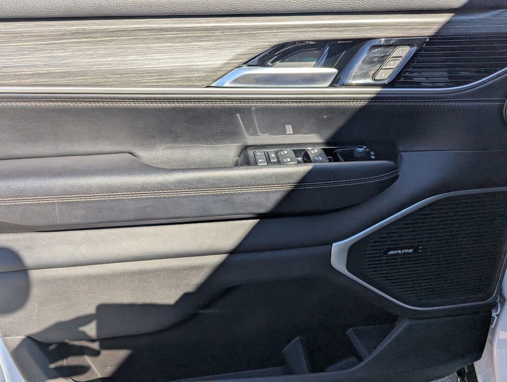 Used 2023 Jeep Wagoneer L Series II image 26