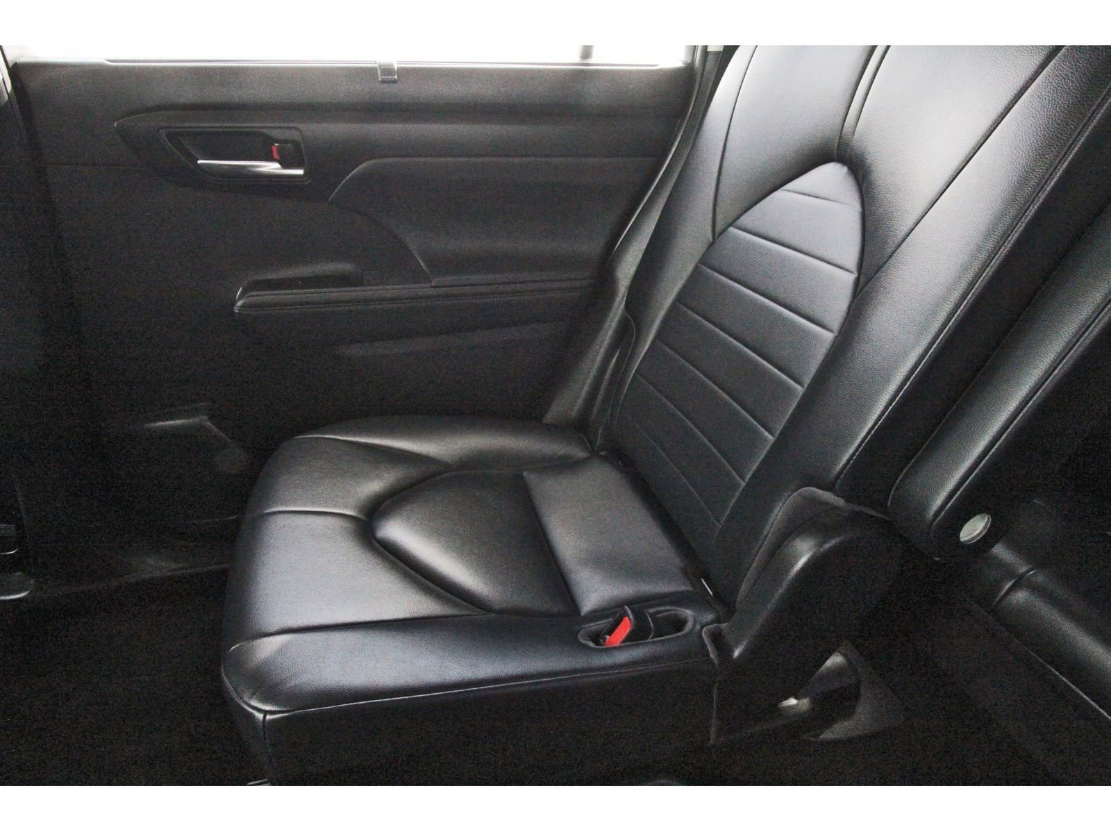 Used 2023 Toyota Highlander XLE image 14