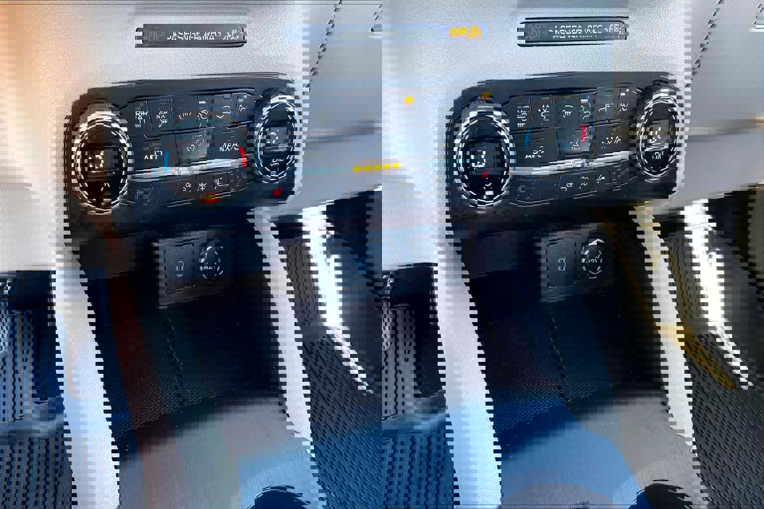 Used 2020 Ford Escape Titanium image 32