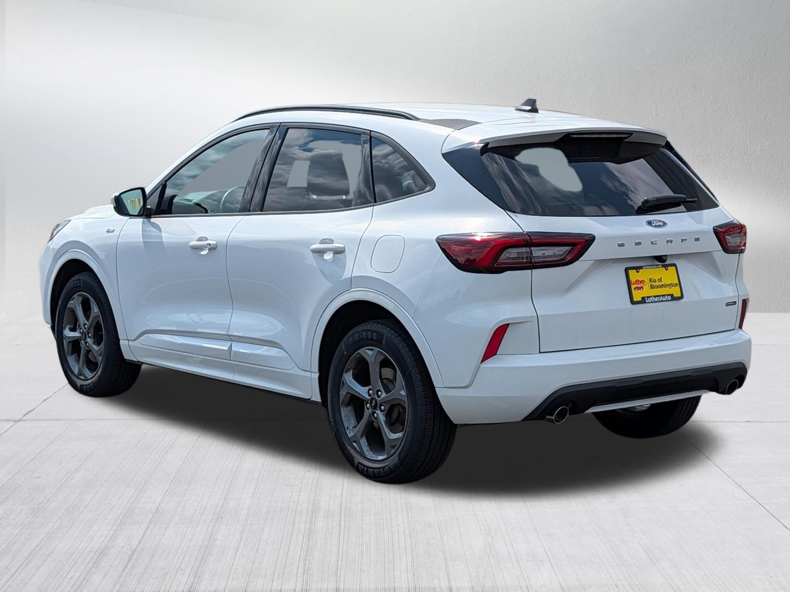 Used 2023 Ford Escape ST-Line Select AWD/4WD image 5