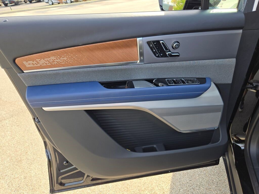 New 2026 Cadillac Vistiq Premium Luxury w/ LPO, Floor Liner Package image 19