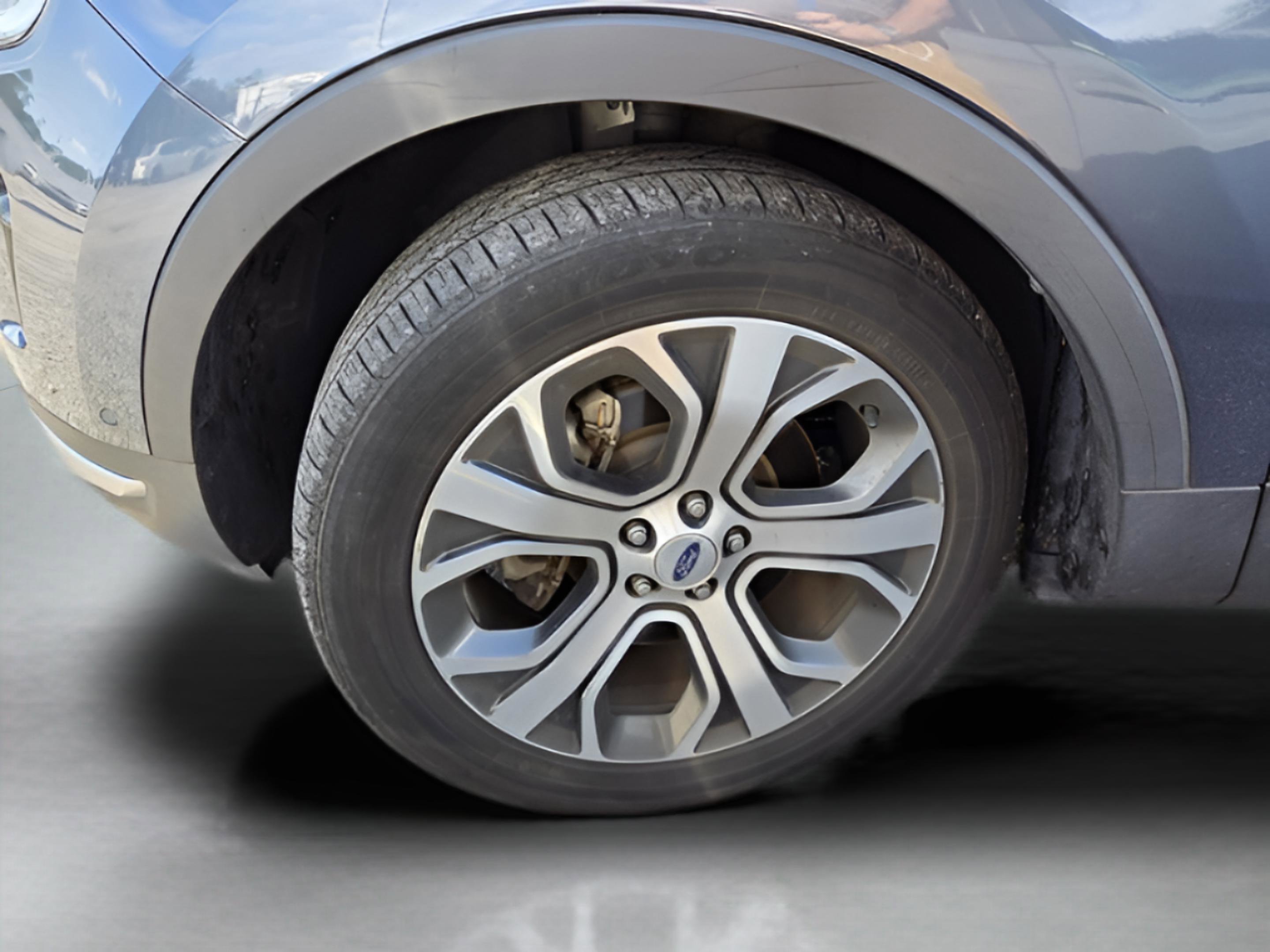 Used 2019 Ford Explorer Platinum image 20