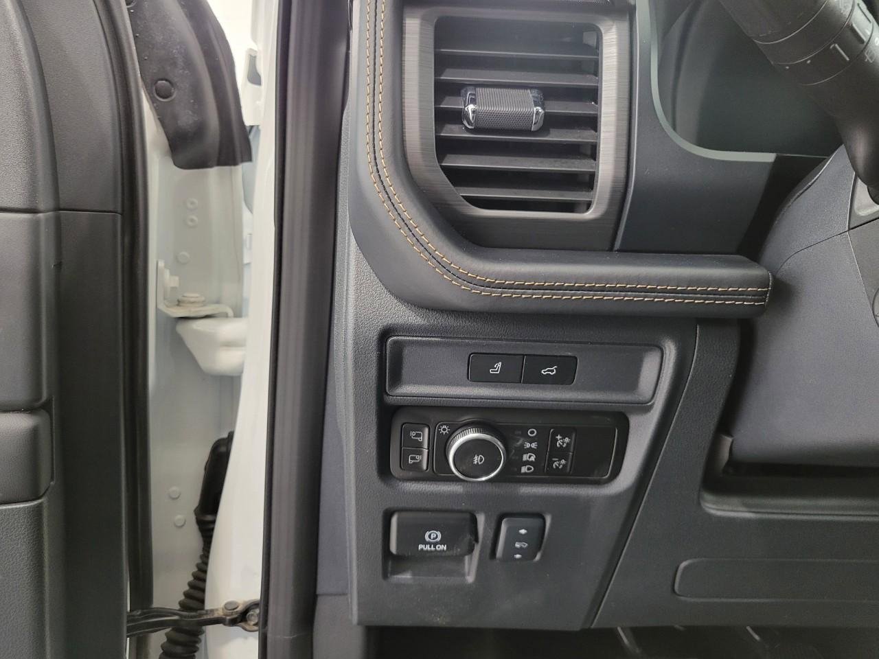 Used 2023 Ford Expedition Max Platinum AWD/4WD image 6