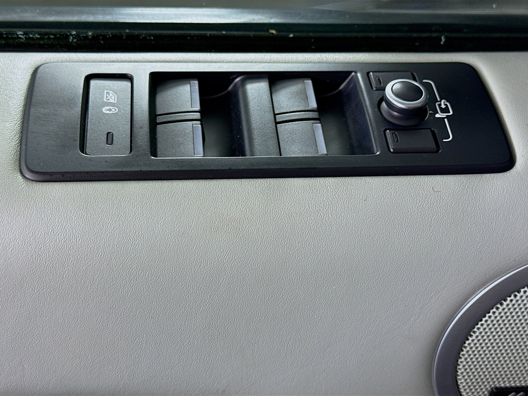 Used 2017 Land Rover Discovery HSE Luxury image 24