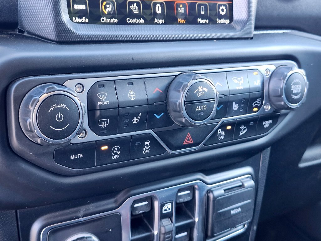 Used 2021 Jeep Wrangler Unlimited Sahara AWD/4WD image 21