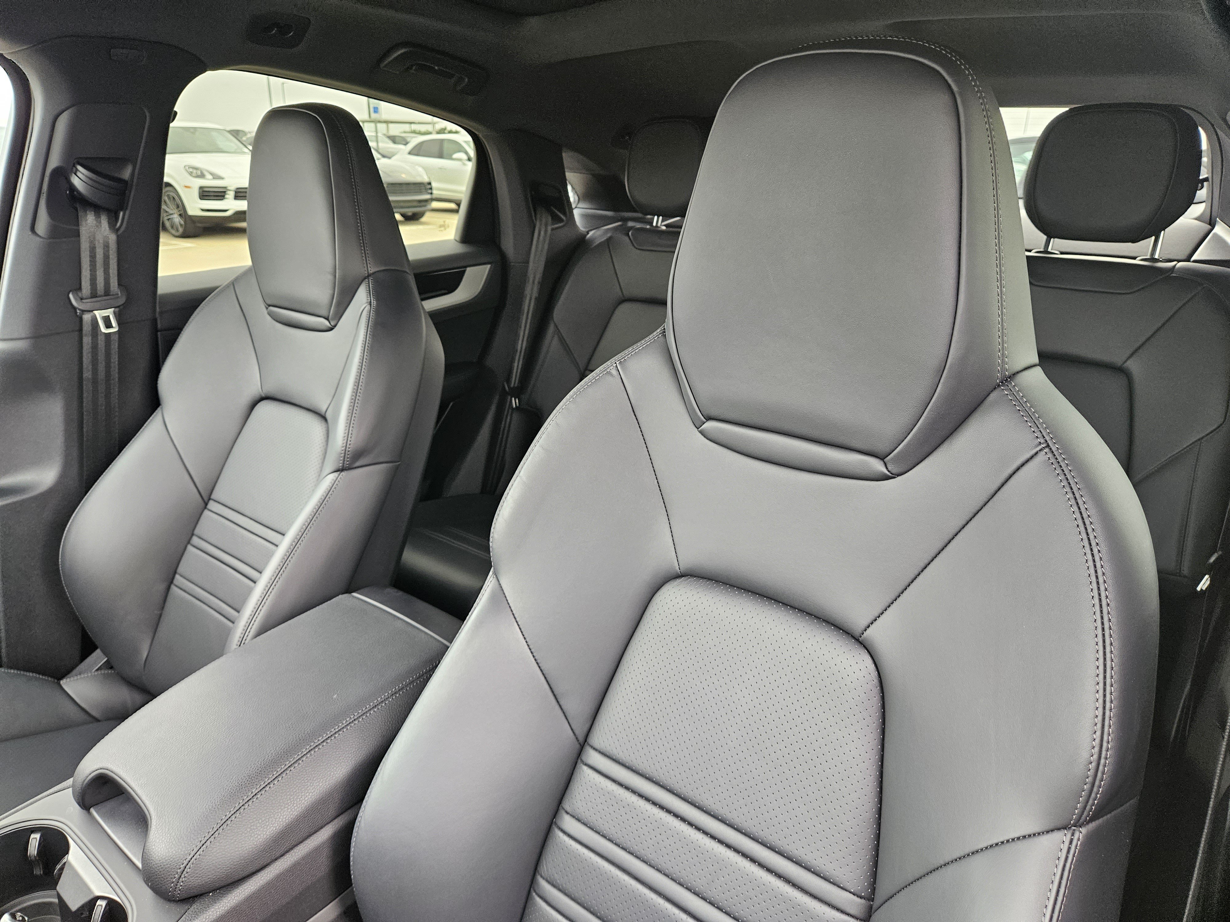 Certified 2026 Porsche Cayenne Coupe AWD/4WD image 6