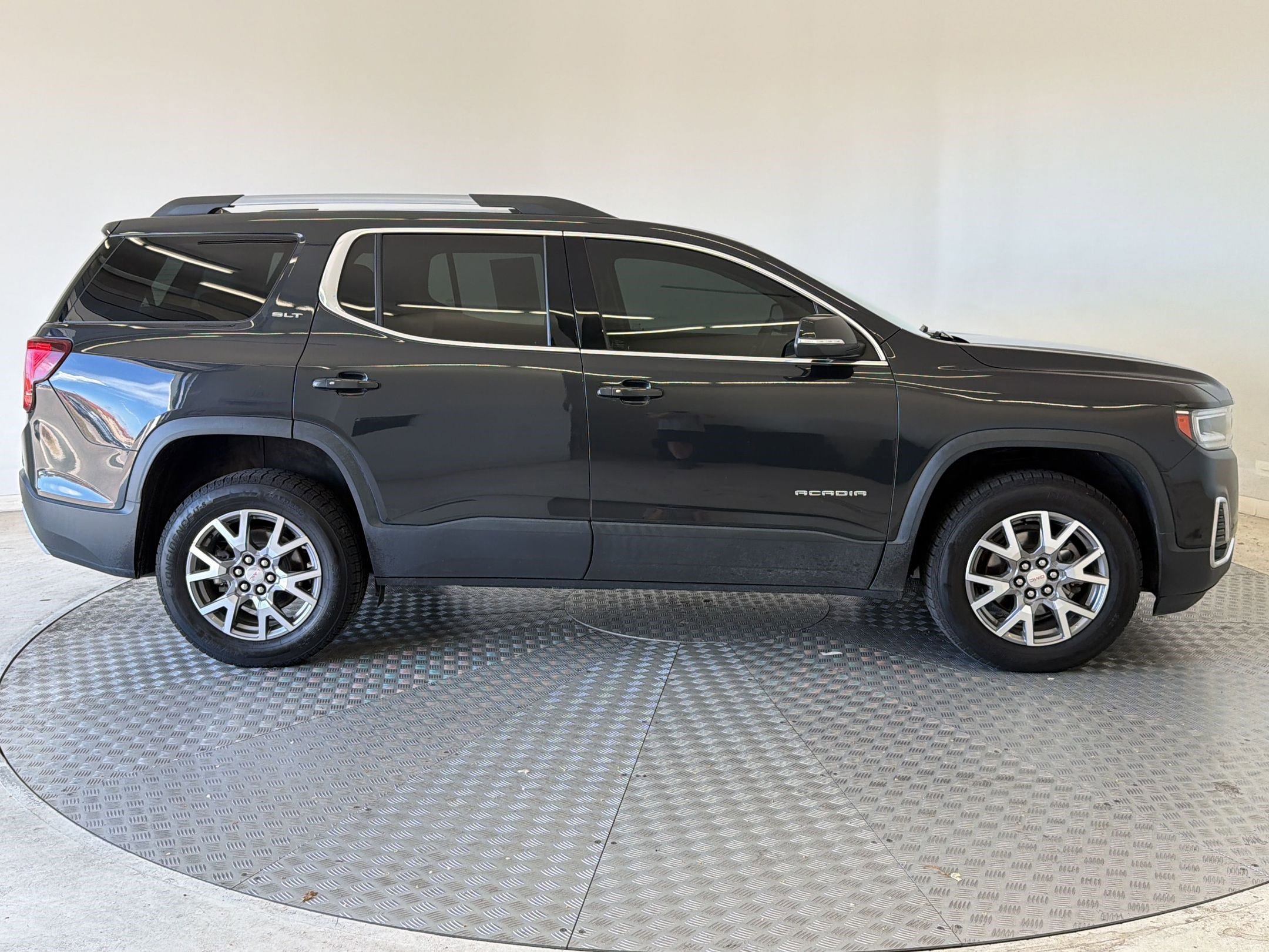 Used 2020 GMC Acadia SLT w/ Driver Alert Package II image 8