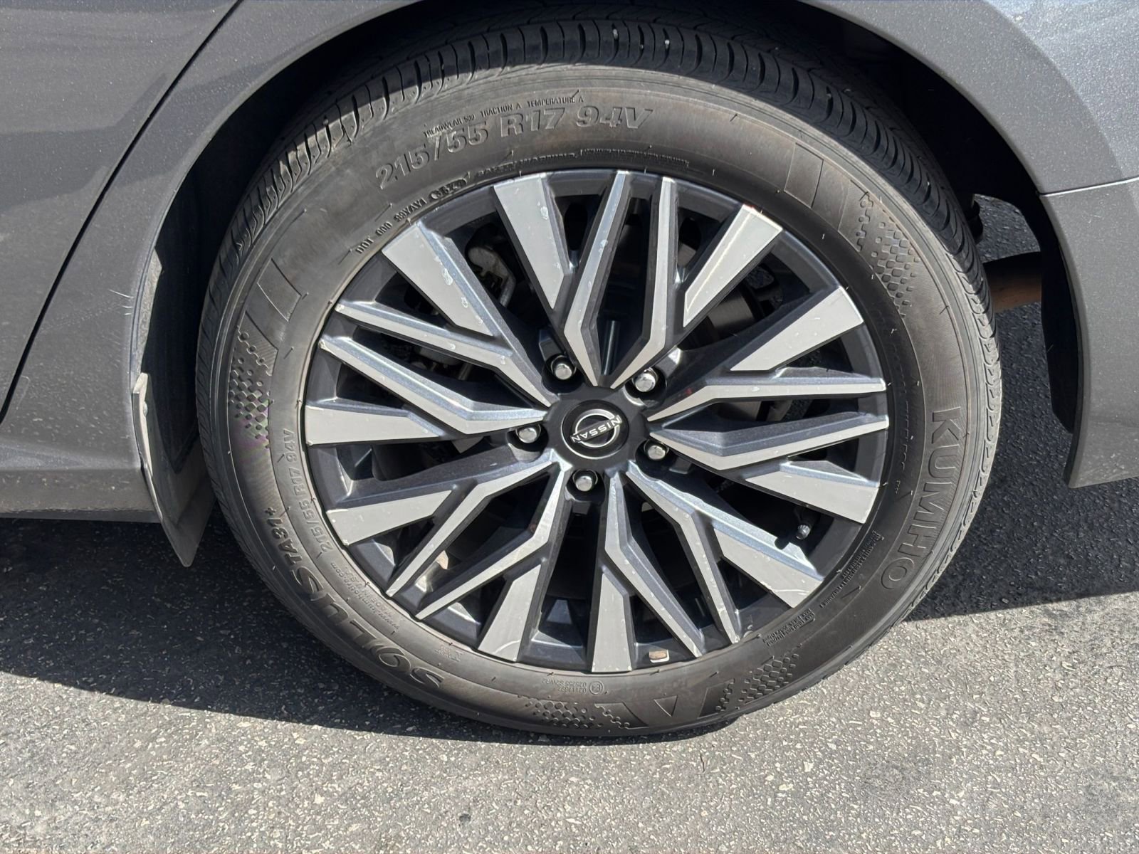 Used 2025 Nissan Altima 2.5 SV FWD image 31