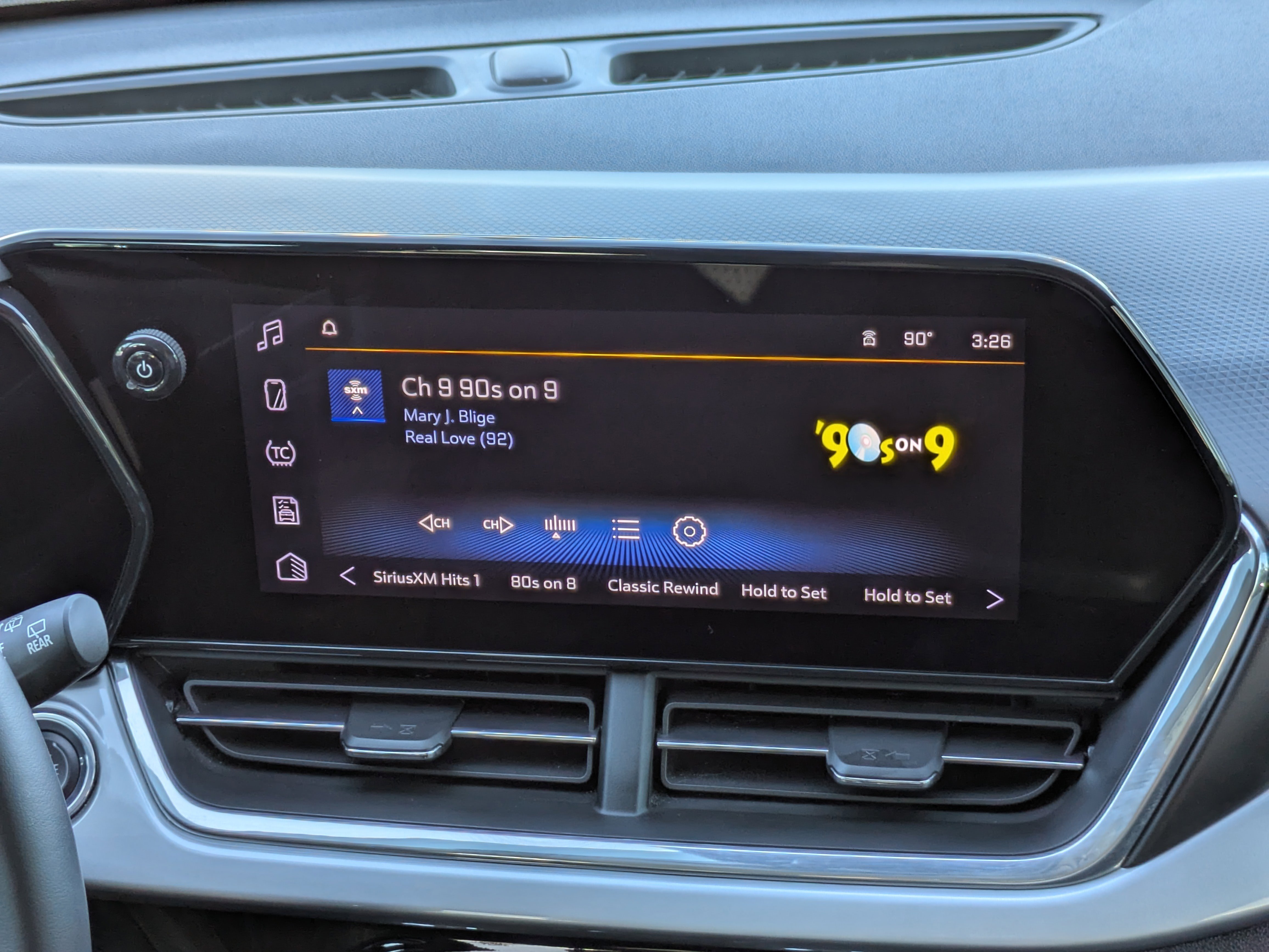 Certified 2024 Chevrolet Trax LT w/ LT Convenience Package image 18