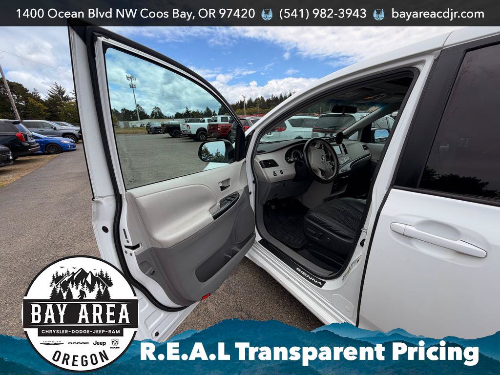 Used 2011 Toyota Sienna SE w/ Preferred Pkg FWD image 10