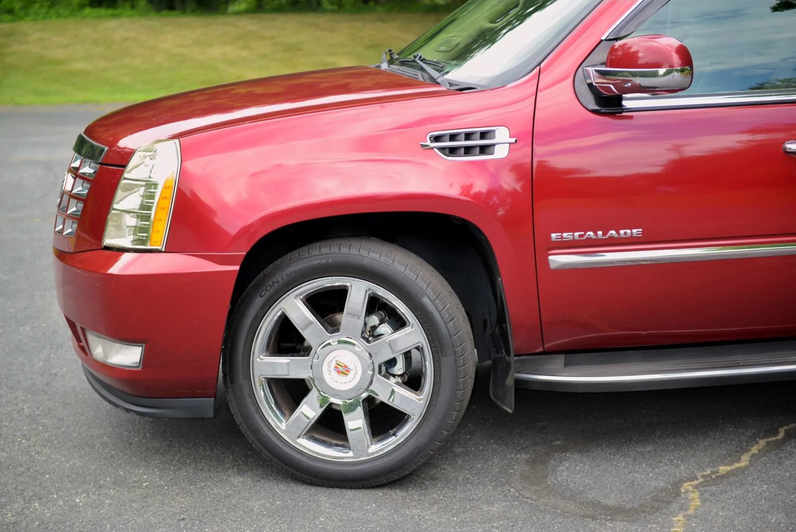 Used 2010 Cadillac Escalade Luxury AWD/4WD image 27