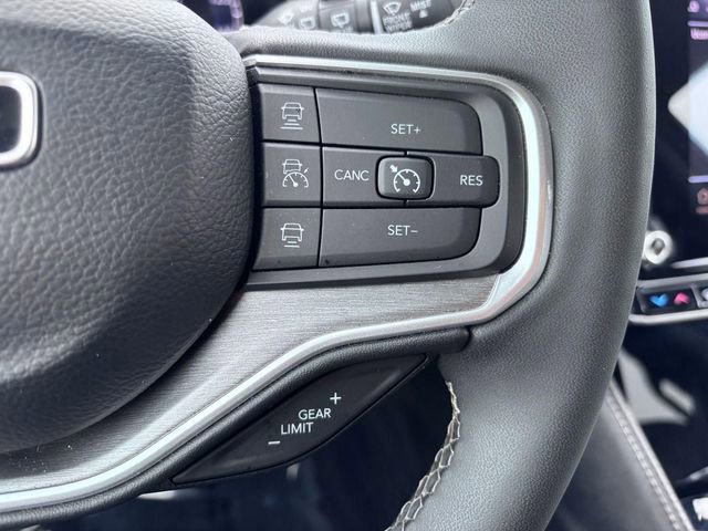 Used 2025 Jeep Wagoneer L Series II image 18