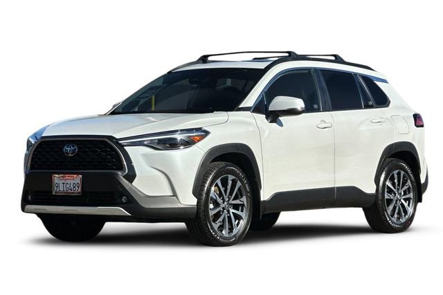 Used 2024 Toyota Corolla Cross XLE w/ Convenience Package image 2