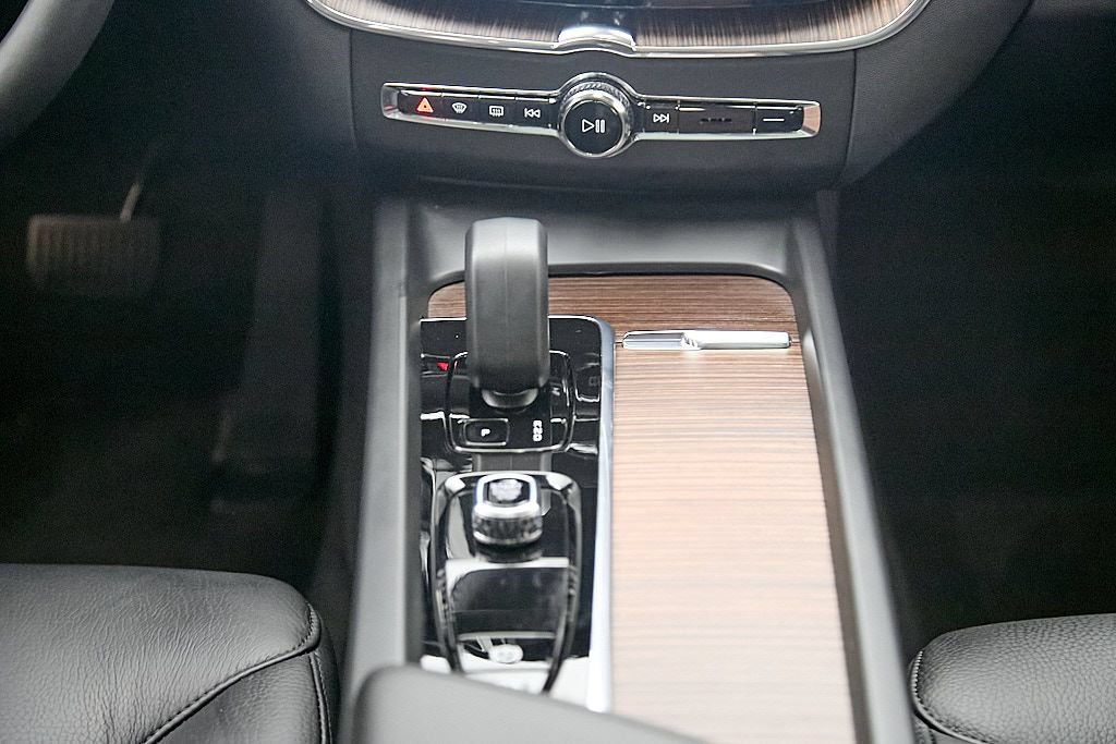 Certified 2023 Volvo XC60 B5 Plus w/ Climate Package AWD/4WD image 30