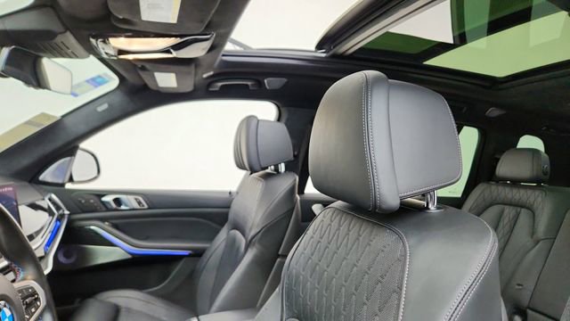 Used 2023 BMW X7 M60i w/ Executive Package image 37