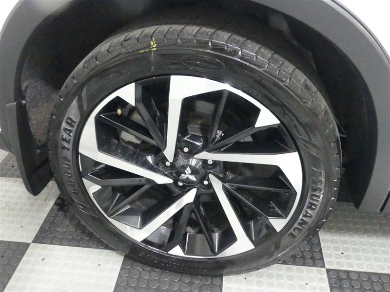 Used 2024 Mitsubishi Outlander SE AWD/4WD image 16