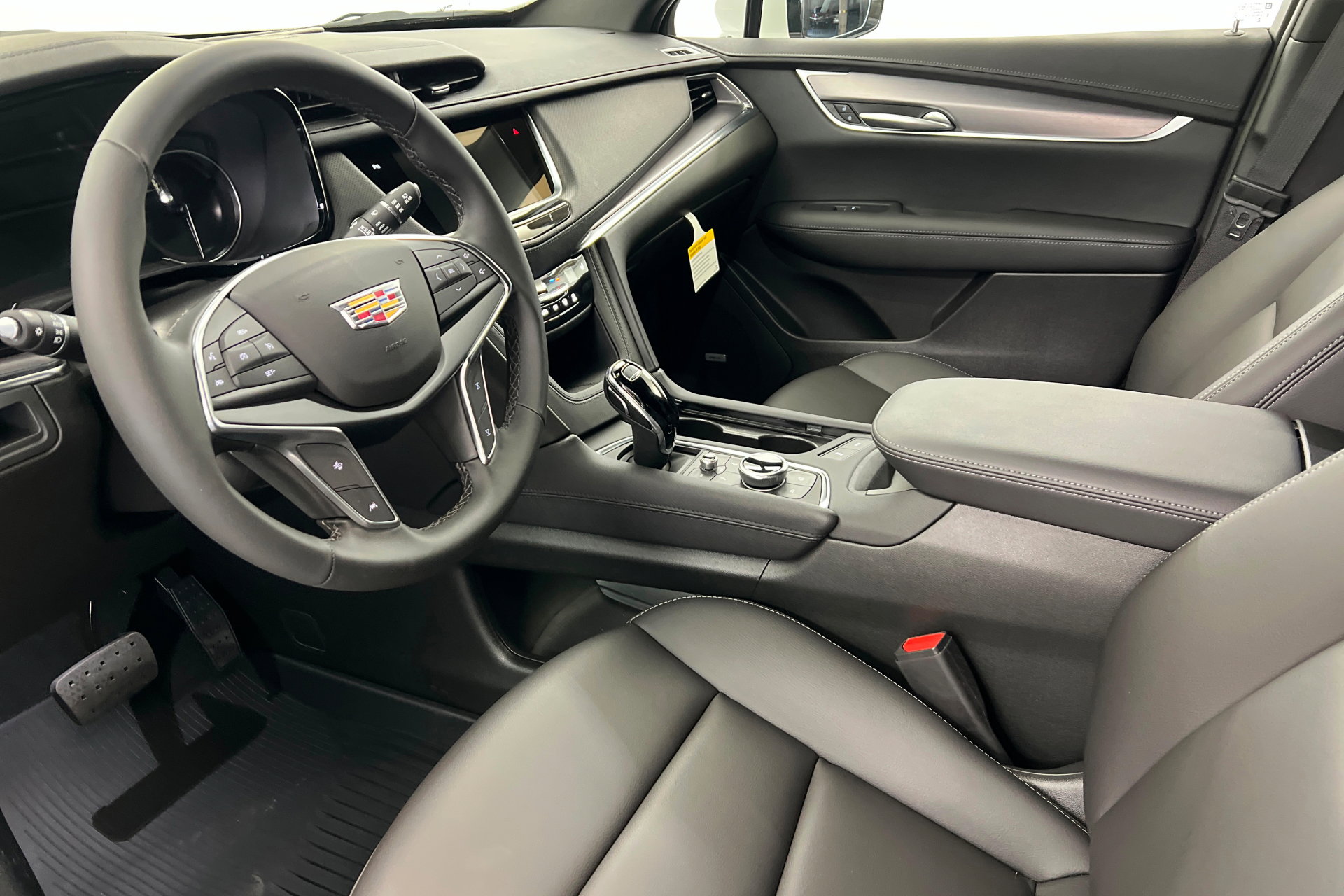 New 2026 Cadillac XT5 Luxury w/ LPO, Floor Liner Package AWD/4WD image 16