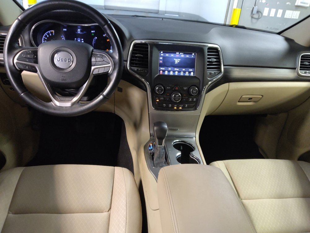 Used 2019 Jeep Grand Cherokee Laredo AWD/4WD image 22