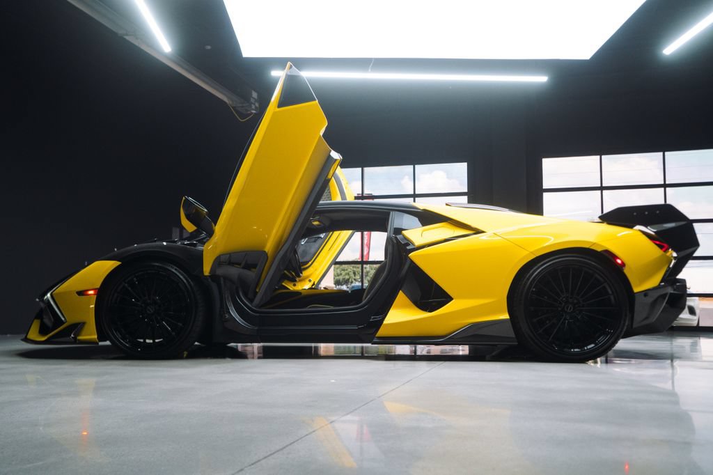 Used 2024 Lamborghini Revuelto AWD/4WD image 27