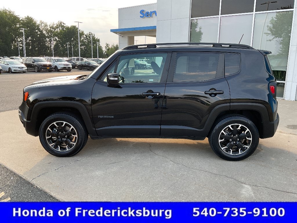 Used 2023 Jeep Renegade Latitude AWD/4WD image 3