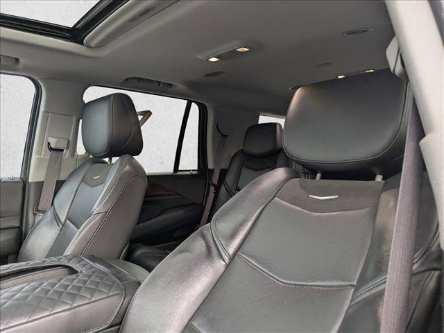 Used 2017 Cadillac Escalade Luxury image 13