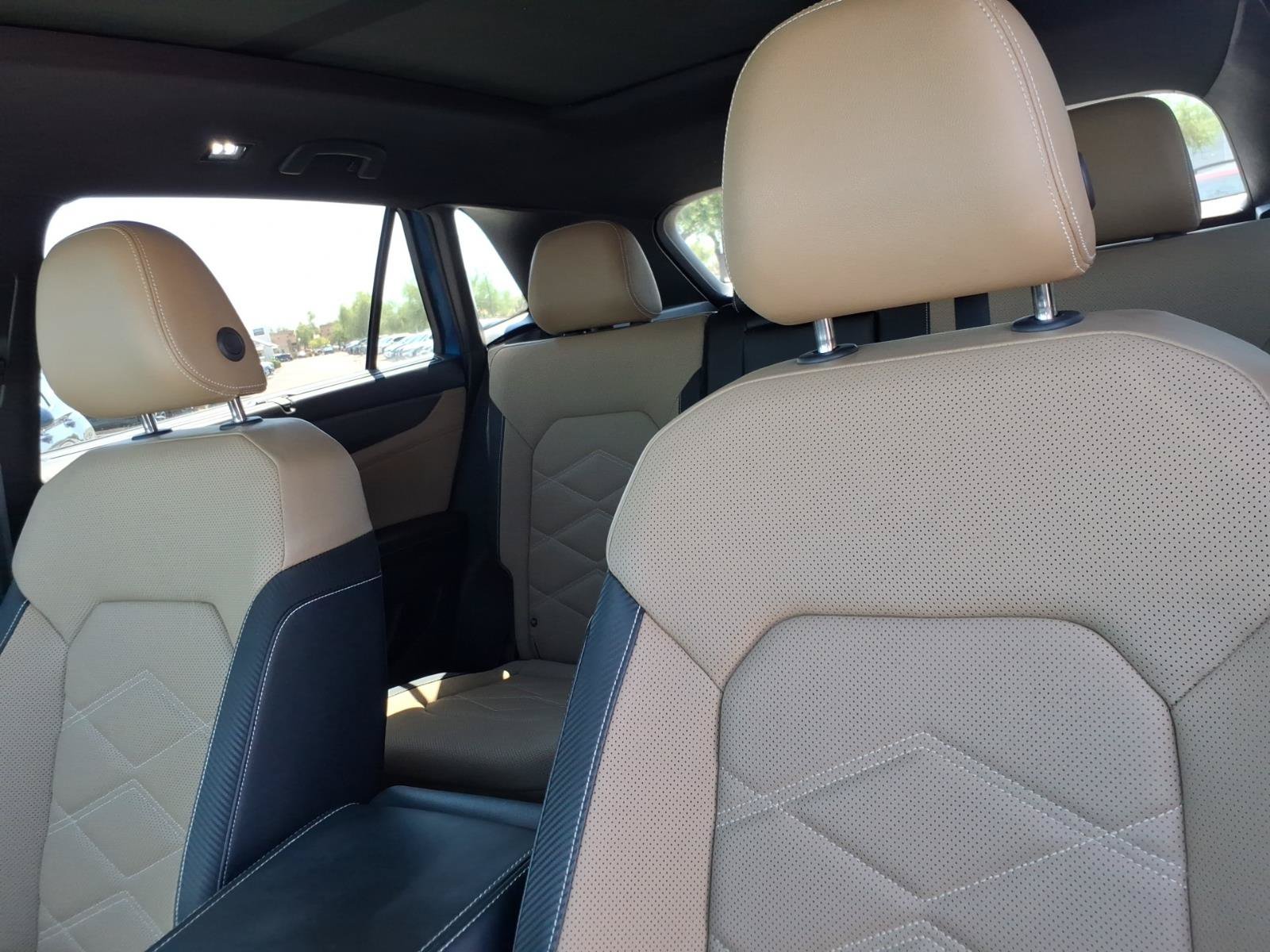 Certified 2024 Volkswagen Atlas Cross Sport SE w/ Panoramic Sunroof Package AWD/4WD image 20
