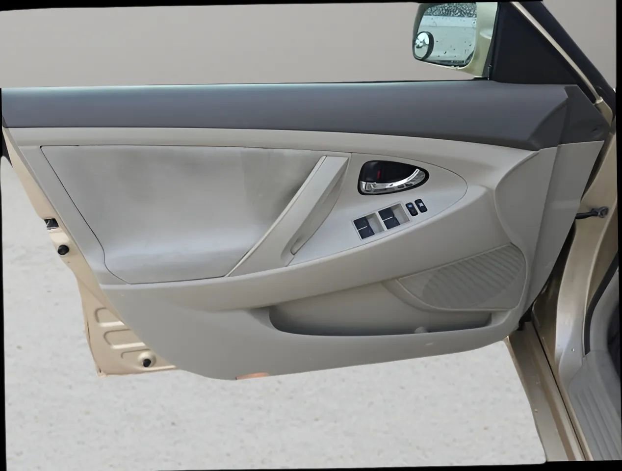 Used 2010 Toyota Camry LE image 8