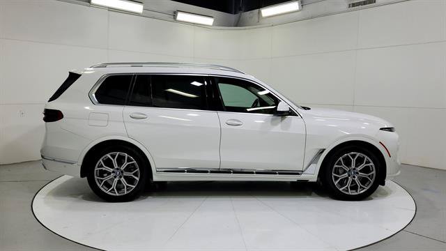 Used 2026 BMW X7 xDrive40i AWD/4WD image 9