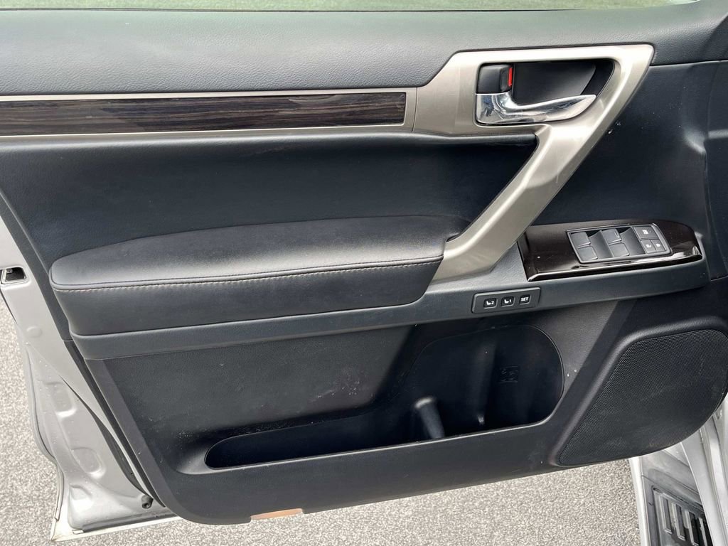 Used 2015 Lexus GX 460 460 w/ Navigation Package image 25