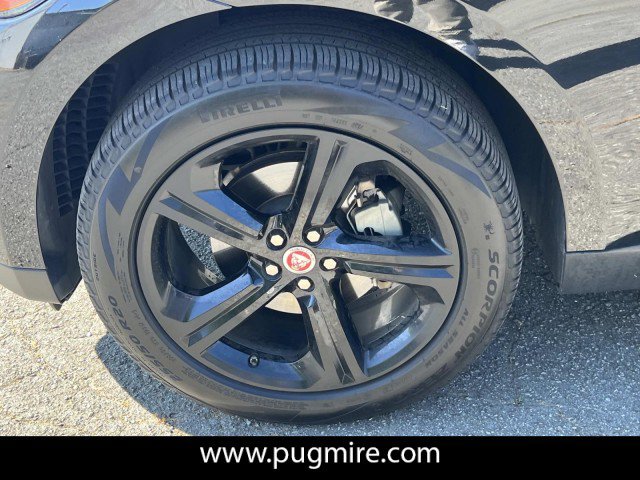 Used 2019 Jaguar F-PACE Premium image 11