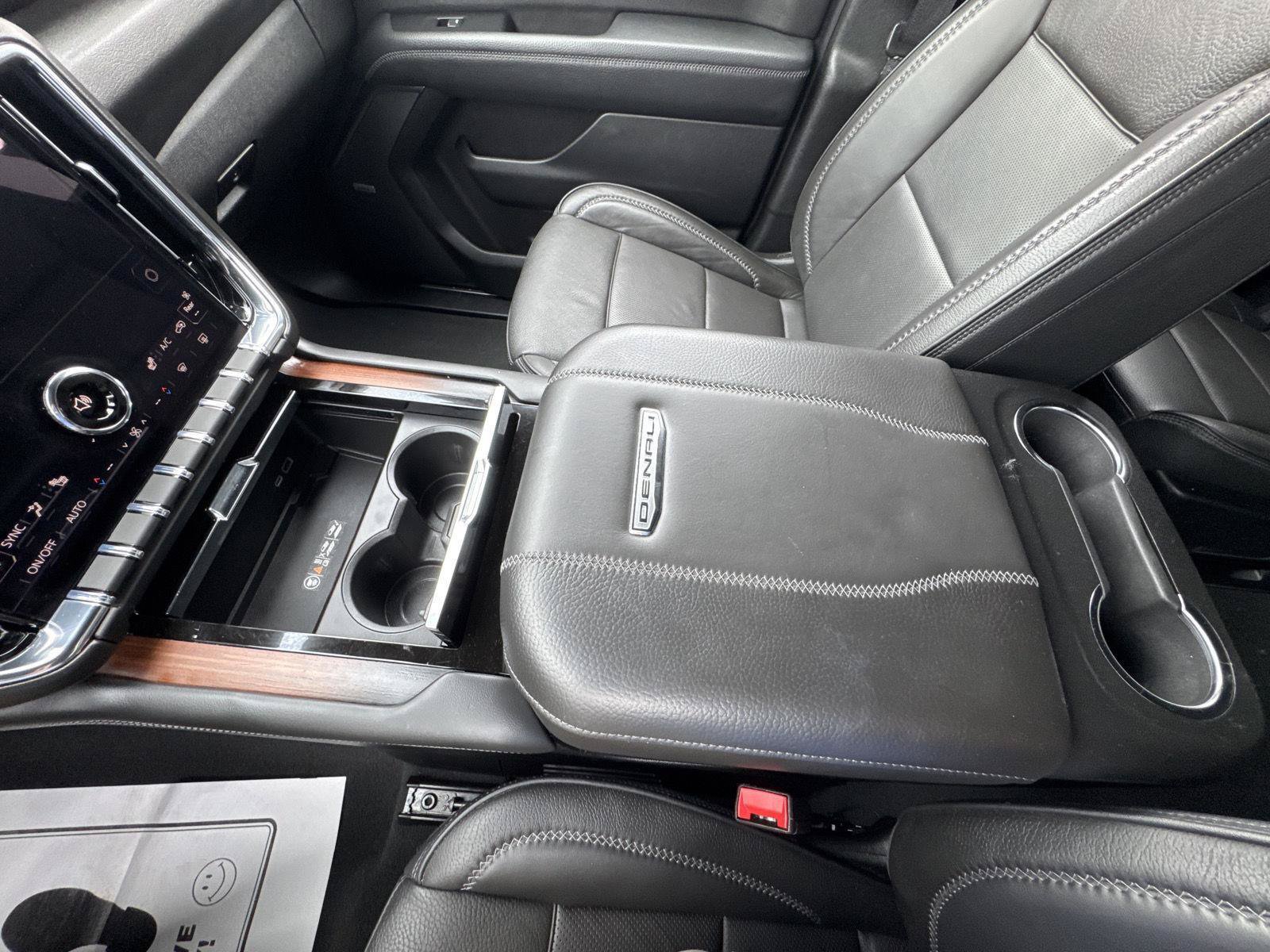 Used 2025 GMC Yukon Denali AWD/4WD image 28