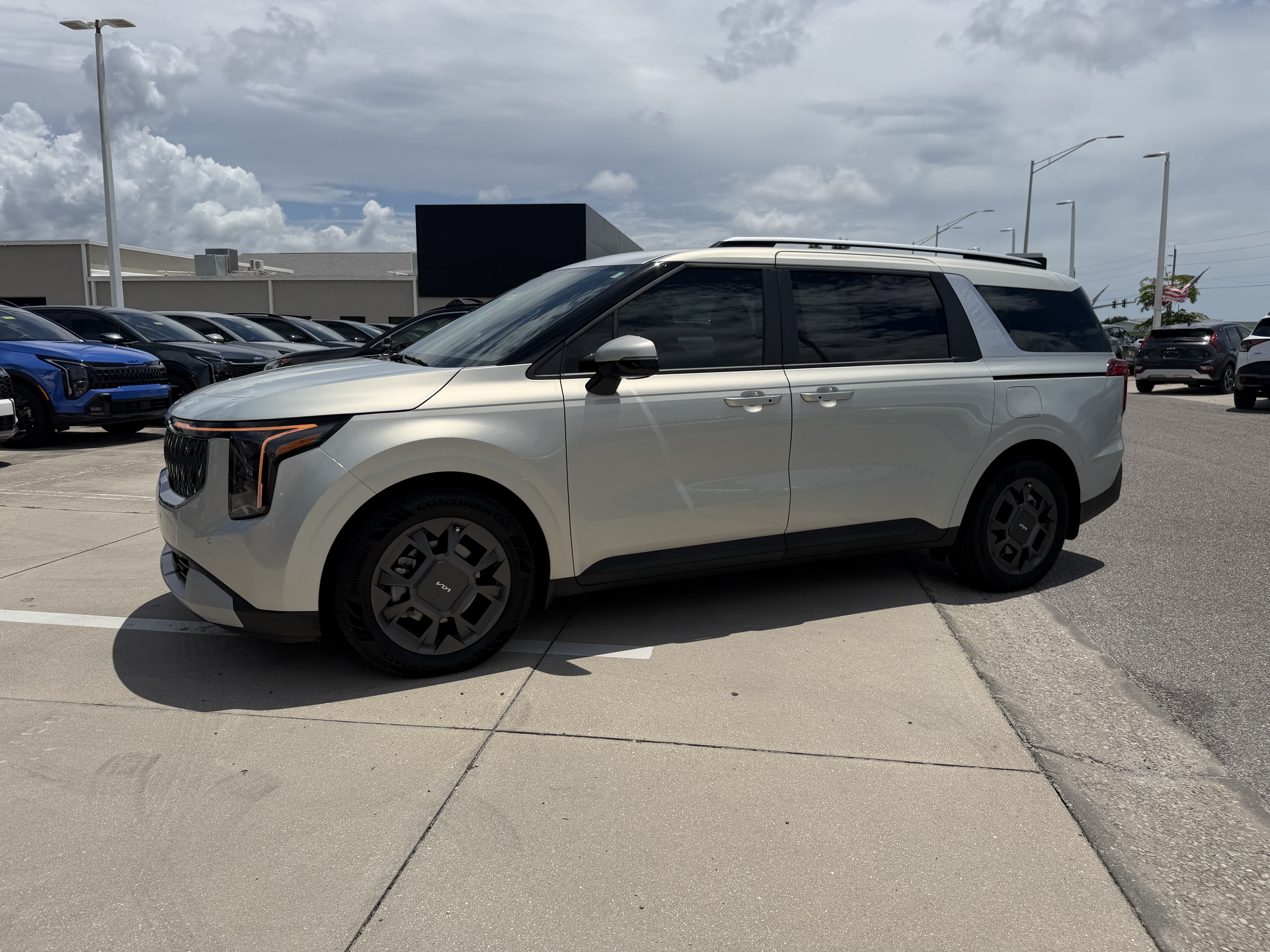 Certified 2025 Kia Carnival EX FWD image 7
