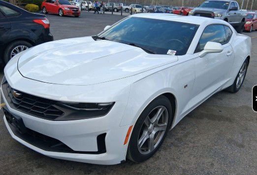 Used 2019 Chevrolet Camaro LT image 1