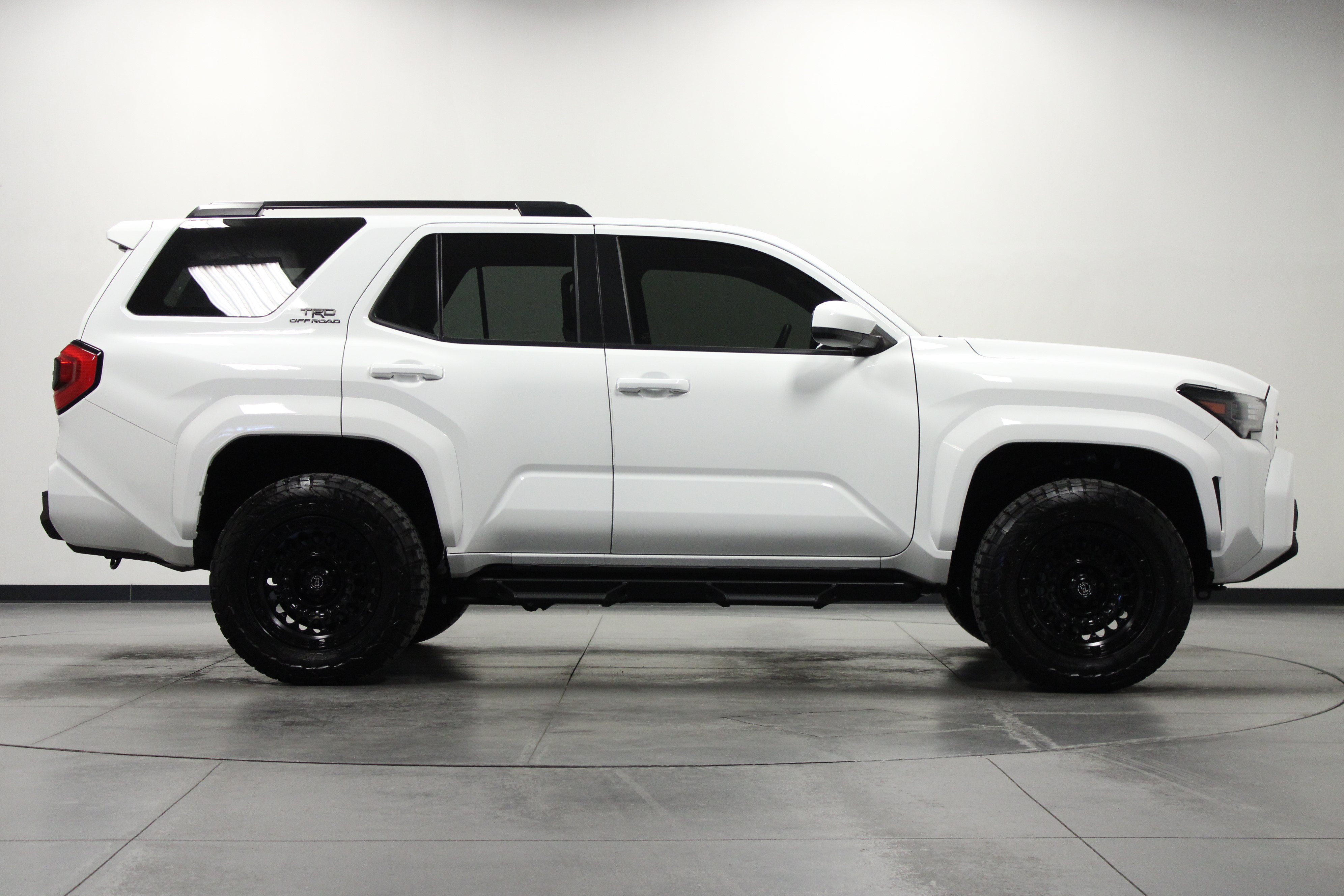 Used 2025 Toyota 4Runner SR5 AWD/4WD image 3