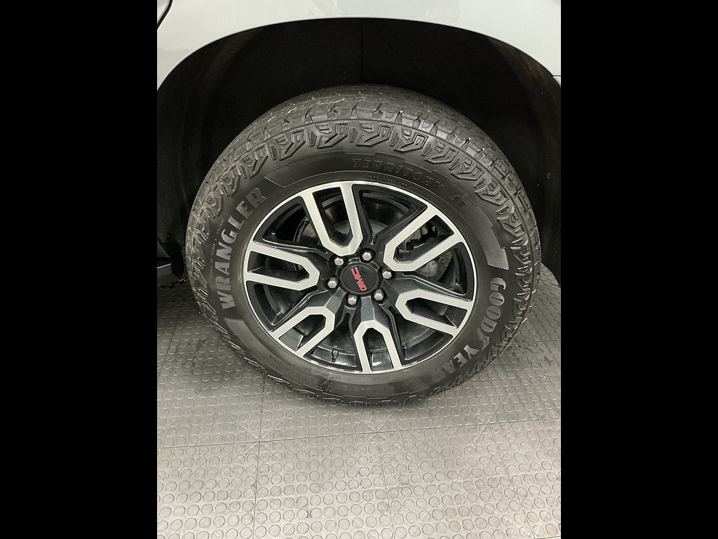 Used 2024 GMC Yukon AT4 AWD/4WD image 40