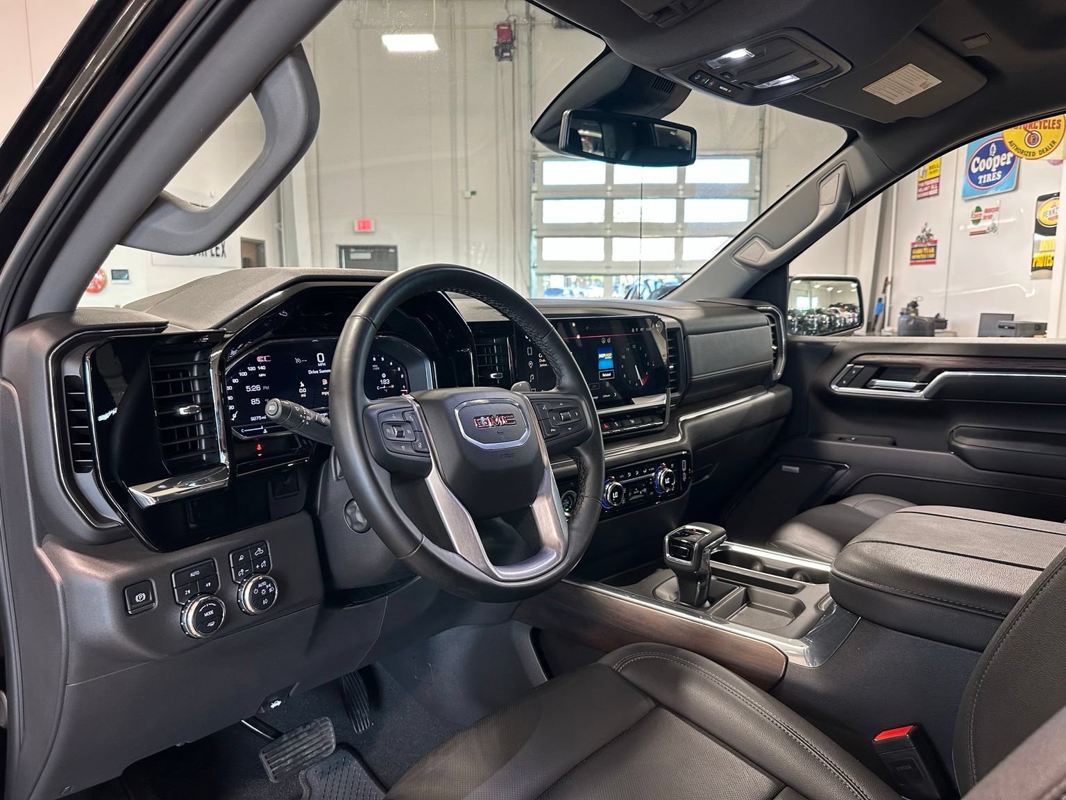 Used 2024 GMC Sierra 1500 SLT w/ SLT Premium Package AWD/4WD image 16