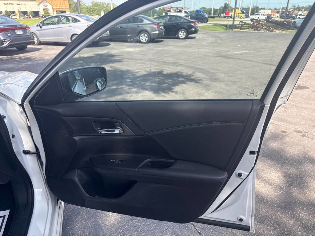 Used 2017 Honda Accord Sport image 17