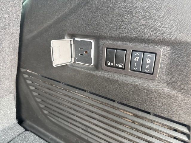 Certified 2024 GMC Yukon Denali Ultimate image 30