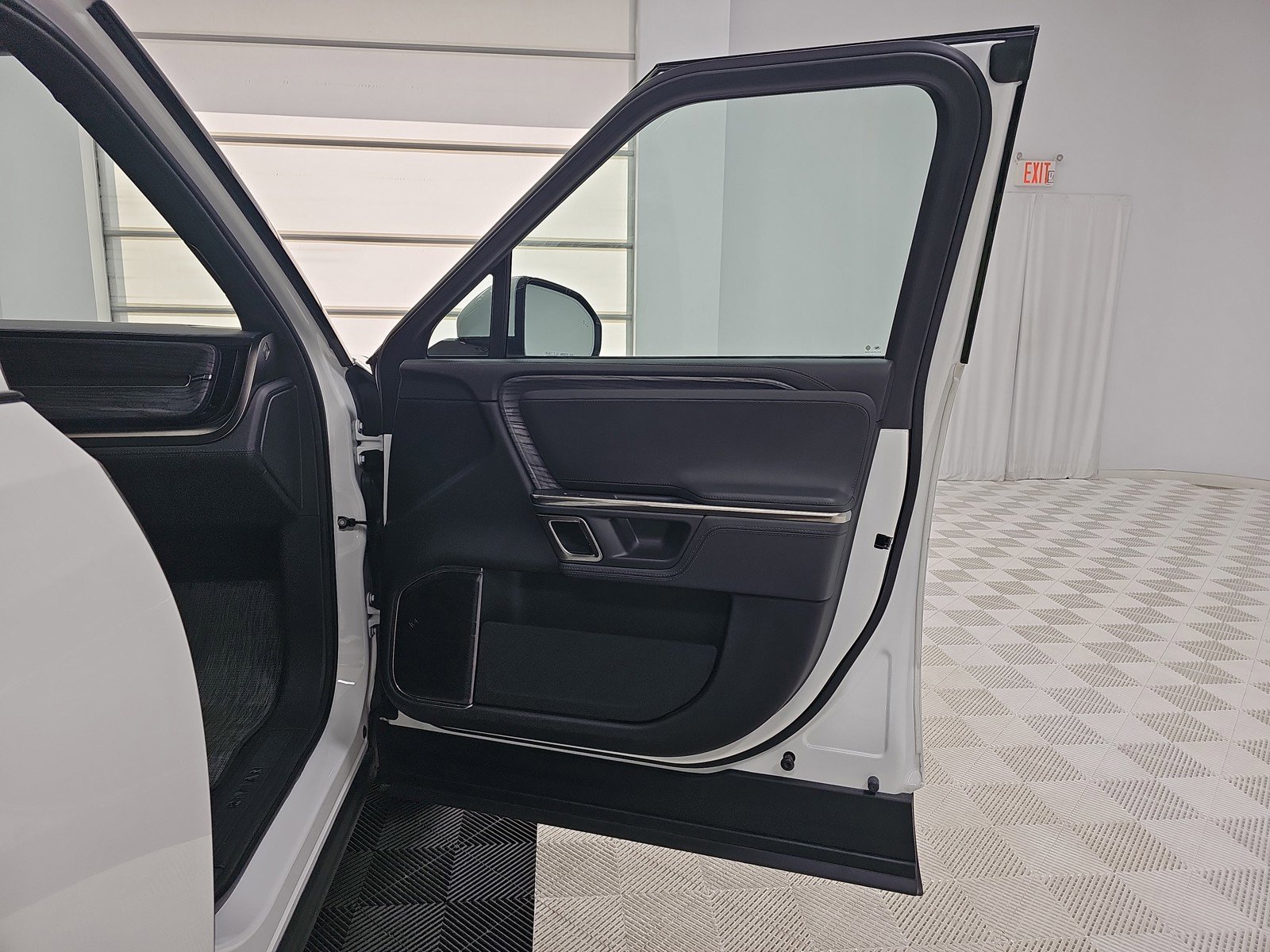 Used 2023 Rivian R1T Adventure image 18