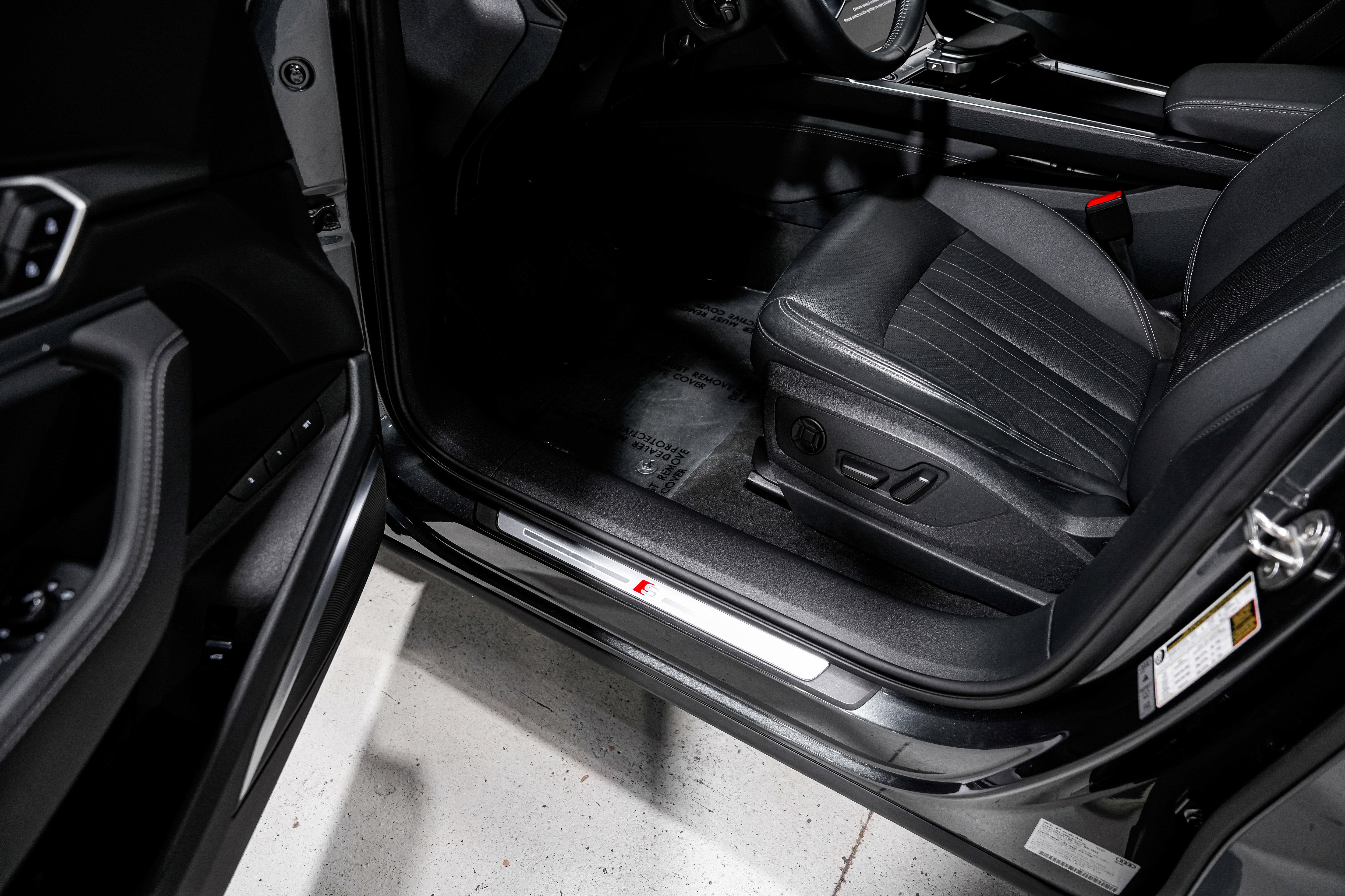 Used 2021 Audi e-tron Premium Plus w/ Premium Plus Package AWD/4WD image 23