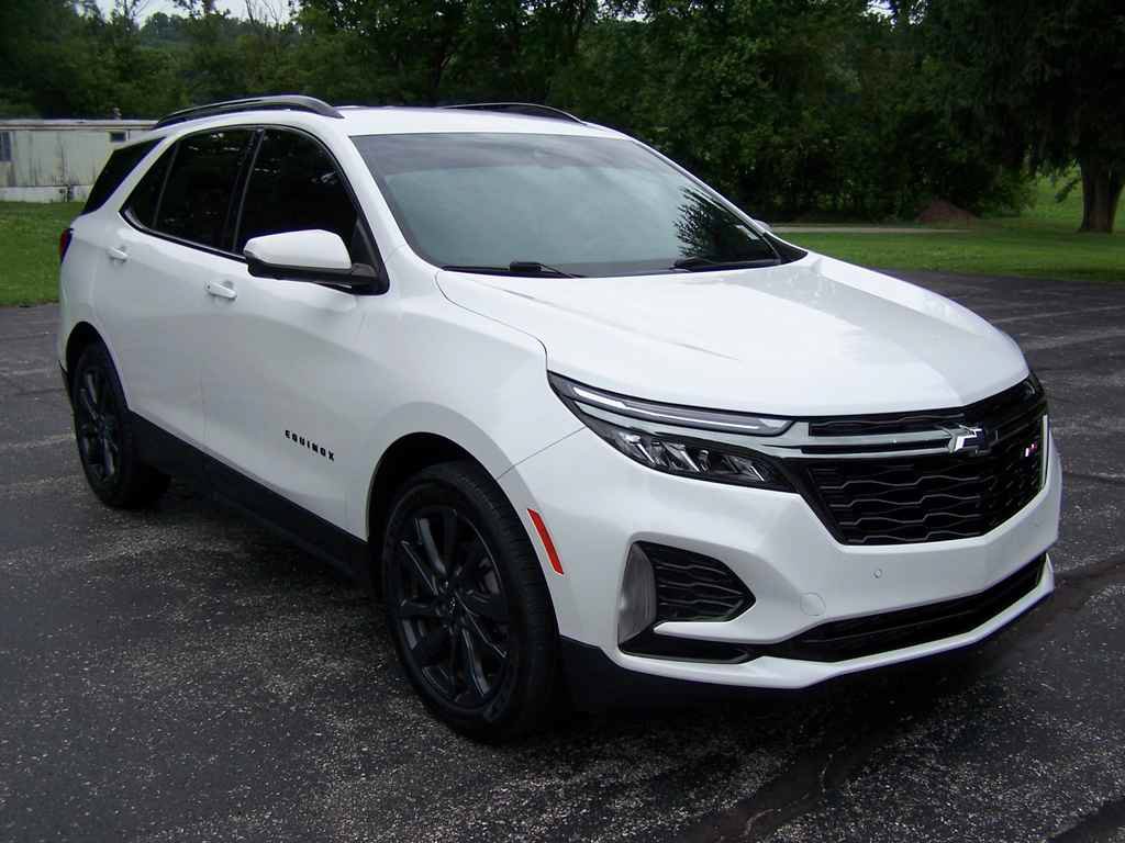 Used 2022 Chevrolet Equinox RS w/ RS Leather Package FWD image 3