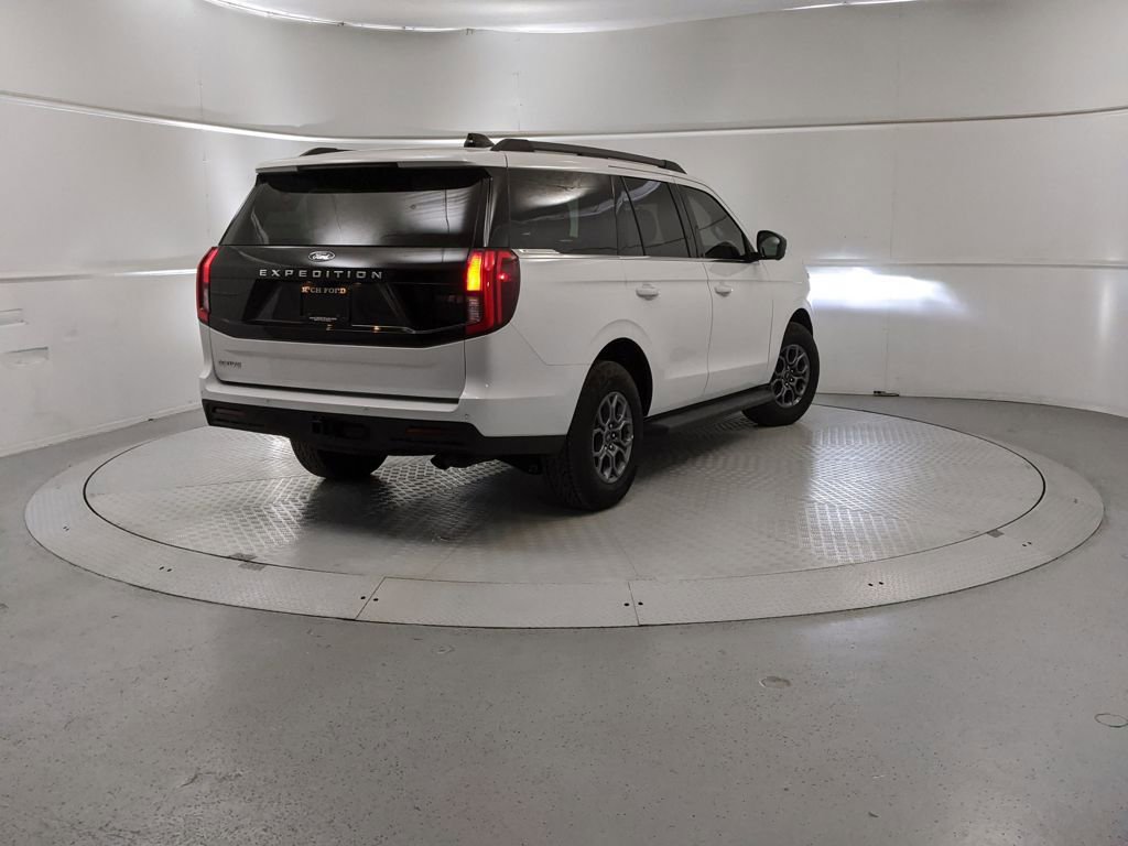 New 2025 Ford Expedition Active image 3