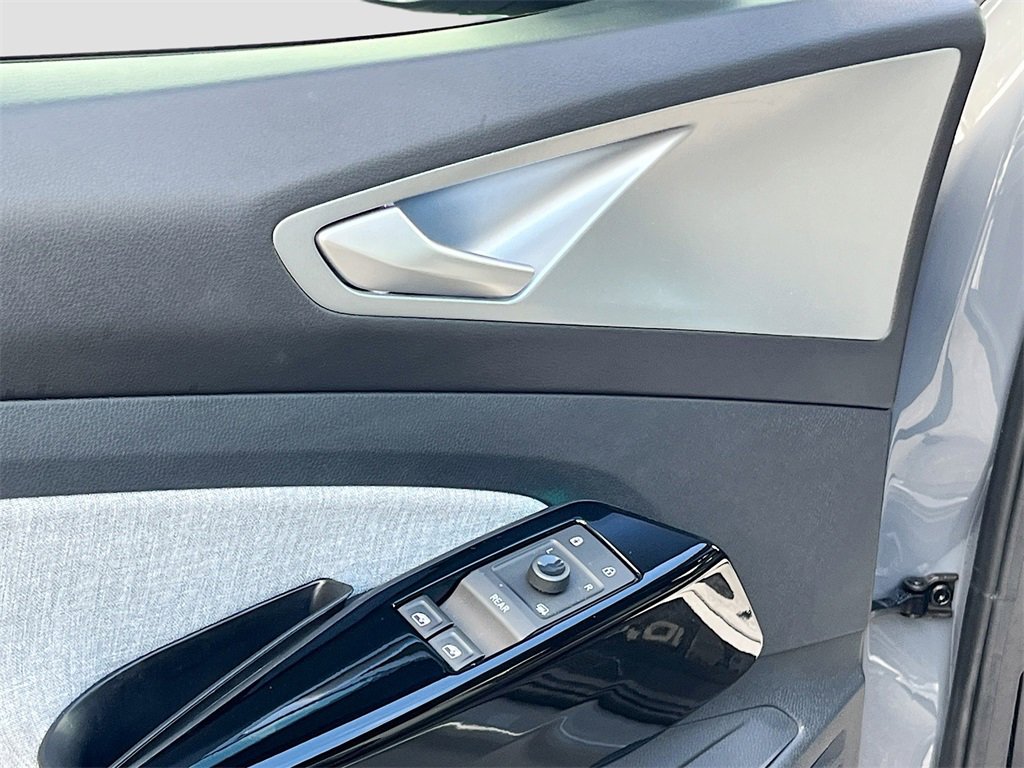 Used 2023 Volkswagen ID.4 Pro image 17