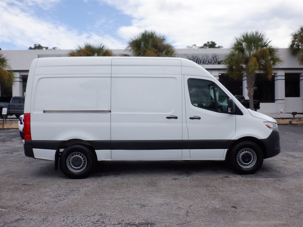 Used 2021 Freightliner Sprinter 2500 RWD image 1