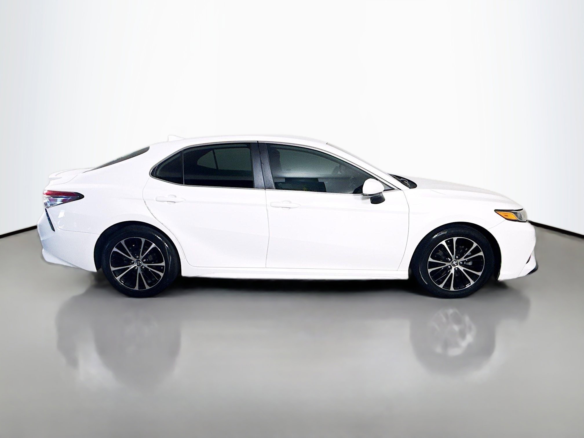 Used 2019 Toyota Camry SE FWD image 11