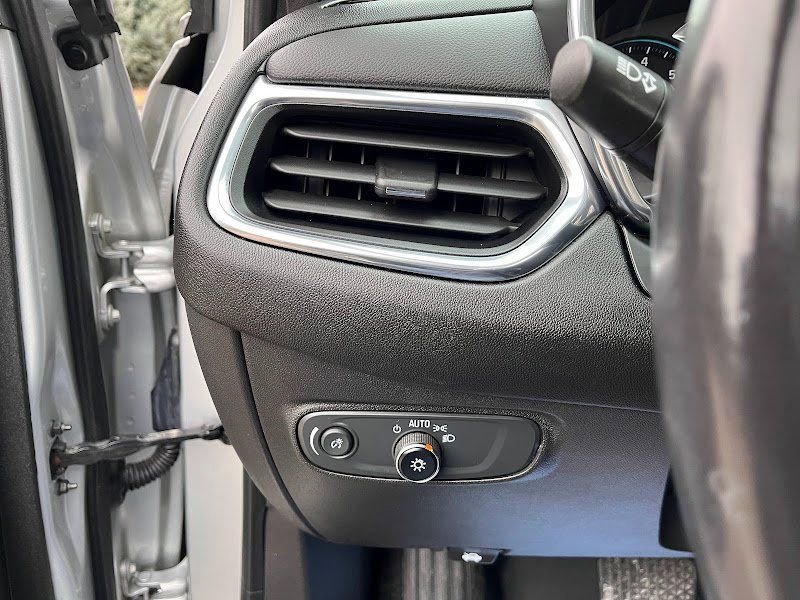 Used 2022 Chevrolet Equinox LT image 11