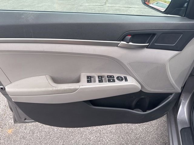 Used 2020 Hyundai Elantra SE FWD image 14