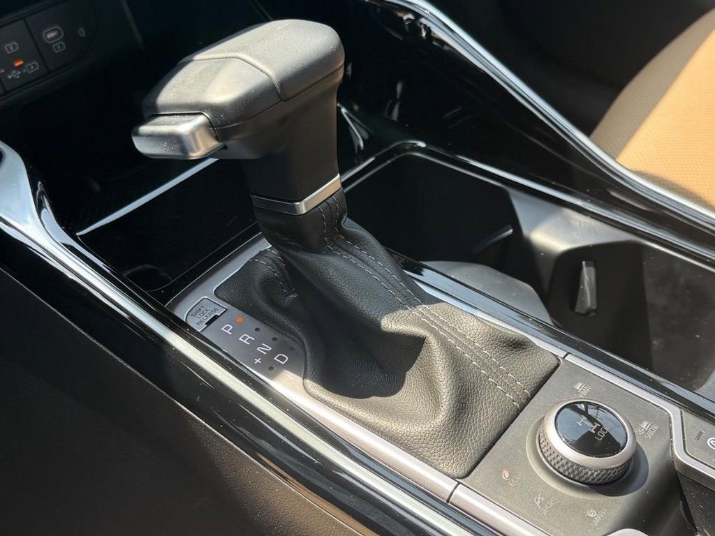 Used 2025 Kia Sorento SX Prestige w/ Olive Brown Leather Package image 23